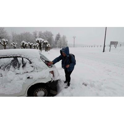 El giro del tiempo que pone en alerta a Navarra: vuelve la nieve y así puede complicarte la carretera