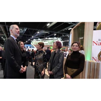 Los regalos del stand de Navarra en FITUR a los Reyes: una caléndula, jabones, bombones y unas gafas