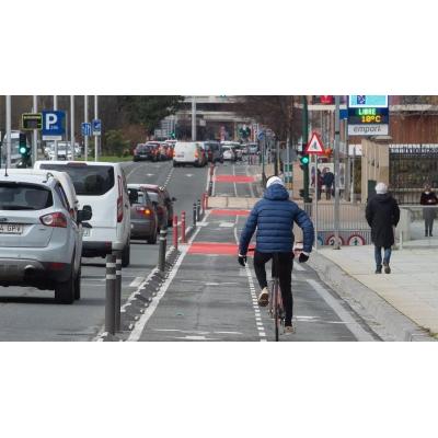 Herido un ciclista de 15 años atropellado en la Avenida del Ejército de Pamplona