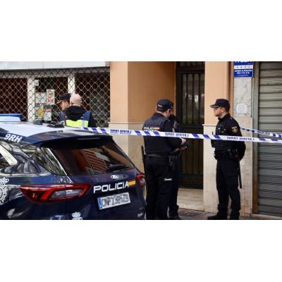 Mata a su padre, hiere a su madre y muere tras precipitarse desde una azotea en Fuengirola