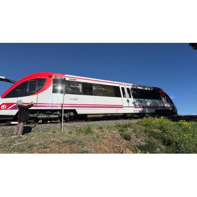 Un tren choca contra una grúa en Alumbres (Cartagena) y deja varios heridos leves