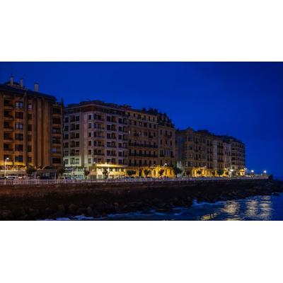 La empresa navarra que ha impulsado una nueva iluminación LED en el alumbrado público de San Sebastián