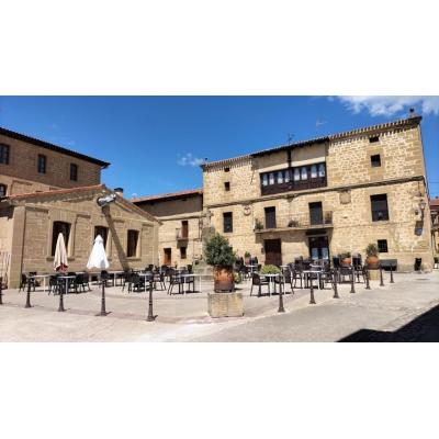 Un paseo por Sajazarra, la villa medieval riojana que deslumbra entre campos de vides y cereal