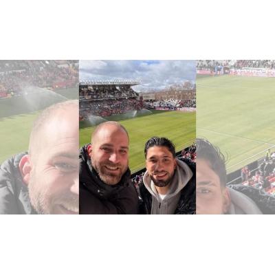 Iker Benito, un rojillo más en la afición de Osasuna en Vallecas