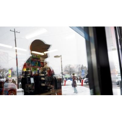 El hombre que inmigración han matado a tiros en Minneapolis tenía 37 años y permiso de armas