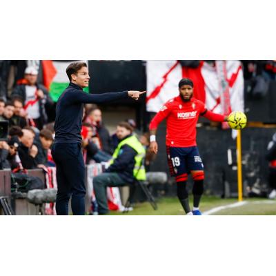 El técnico del Rayo, desesperado tras la derrota ante Osasuna: "La ropa sucia se lava en casa"