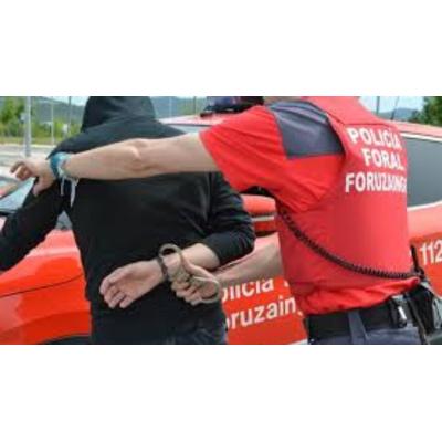 Persecución de película en el centro de Pamplona: ruedas reventadas y un detenido a 150 km/h en sentido contrario