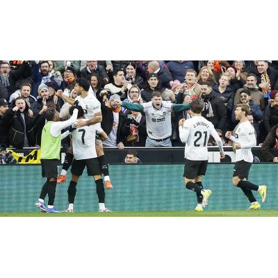 Polémico penalti en el descuento para el triunfo del Valencia