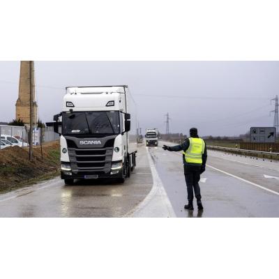 La DGT levanta las restricciones para los vehículos pesados embolsados en León