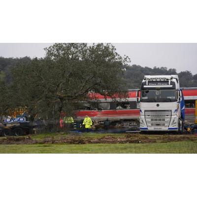 Renfe asegura que tuvo conocimiento del accidente del Alvia nada más producirse y lo comunicó a Emergencias