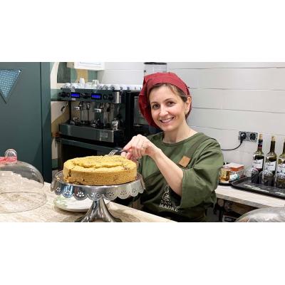 Reabre una cafetería del centro de Pamplona con unos pasteles de lujo: “Dicen que están espectaculares”