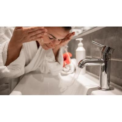 Rutina facial sencilla para principiantes: consigue una piel sana