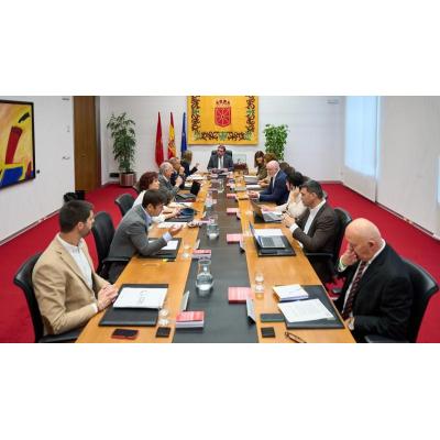 Las adjudicaciones de obras en Sendaviva o el estado de la red ferroviaria, este lunes en la Mesa y Junta de Portavoces