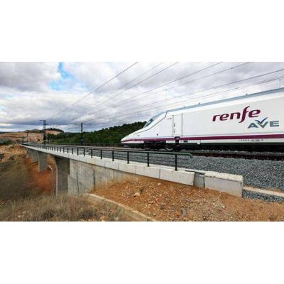 Adif reduce la velocidad máxima a 80 km/h en un tramo del AVE línea Madrid-Barcelona por una rotura en la vía
