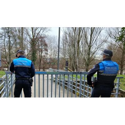 Cerradas en Pamplona las pasarelas junto al Club Natación por el elevado caudal del río Arga