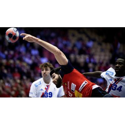 Victoria de los Hispanos con una lección magistral en el primer tiempo y un Sergey Hernández espectacular