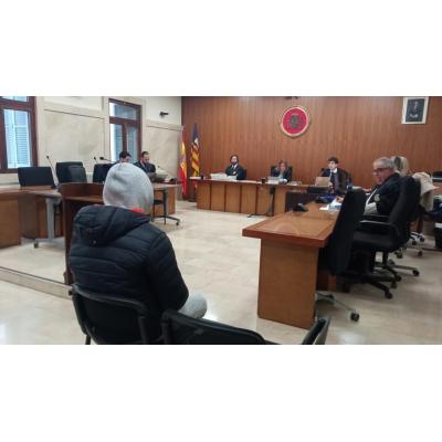 Juzgan a un acusado de violar y contagiar una enfermedad venérea a su hija de tres años en Palma