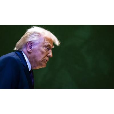 Trump confiesa que cierra los ojos en las reuniones con su gabinete porque son "aburridísimas"