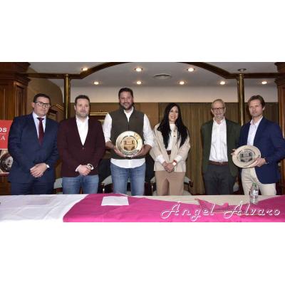 La afición taurina arropa la entrega de premios de la Feria de Santa Ana 2025
