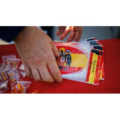 Facua denuncia a Falange por vender en su web artículos "bajo la apariencia de donativos"