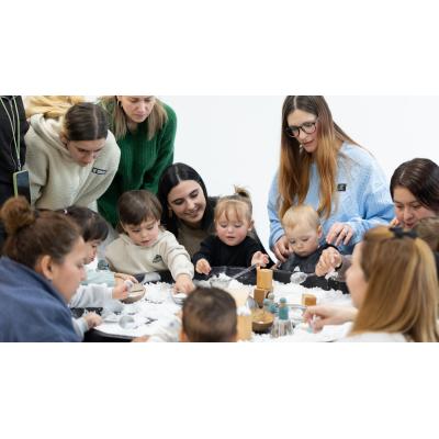 El programa de Fundación "la Caixa" que consigue que menores vulnerables puedan graduarse en la ESO
