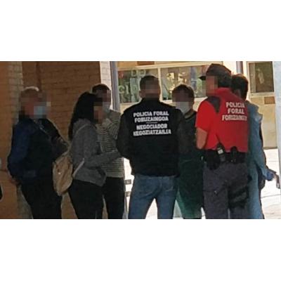 Un hombre armado pone en jaque a la Policía Foral tras atrincherarse durante horas