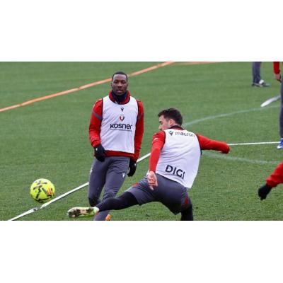 Osasuna vuelve al trabajo sin Aimar y todavía con Becker