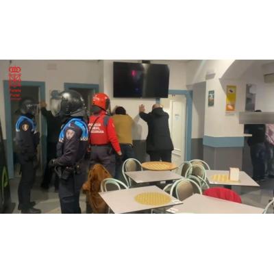 Redada por tráfico de drogas en un bar de una localidad navarra: impresionante despliegue policial