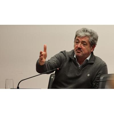 Antxon Alonso comparece en el Parlamento: mucha expectación y ninguna respuesta