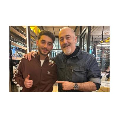 El nuevo fichaje de Osasuna descubre la gastronomía del centro de Pamplona