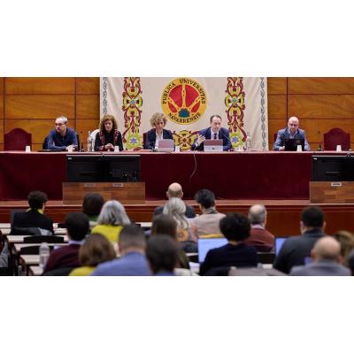 El Claustro de la UPNA conoce el borrador de los nuevos Estatutos y los datos récord del último curso