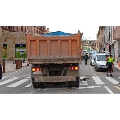Atropellada una menor de 9 años que circulaba en bici en un paso de peatones en Puente la Reina / Gares