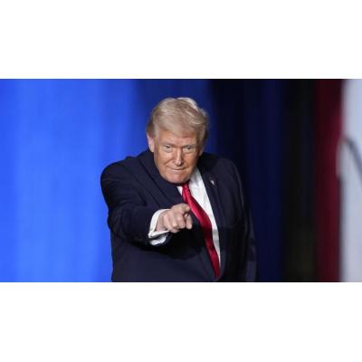 Trump afirma que "una flota mayor" que la enviada a Venezuela va hacia Irán y amenaza con atacar