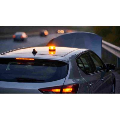 Tras la baliza V-16, la DGT pone en marcha la señal V-27: qué es y cómo funciona