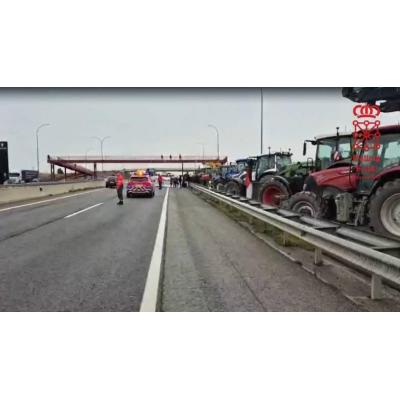 Imágenes del corte en la A-68 a la altura del km 105 en Ribaforada