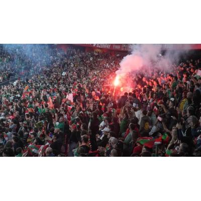 La Comisión Antiviolencia propone una sanción de 10.000 euros a la FVF por las bengalas en San Mamés en el partido de Palestina