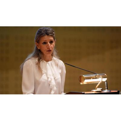 La CEOE dice no y el Gobierno acuerda con los sindicatos subir el salario mínimo a 1.221 euros