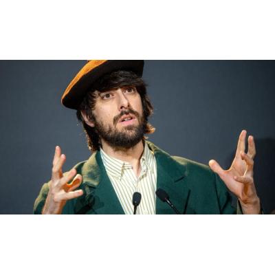 David Uclés "brinda" por la cancelación del ciclo de Pérez-Reverte Letras en Sevilla: "Es una victoria y una reparación"