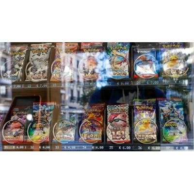 Condenan a un hombre por estafar dos millones de dólares con cartas falsas de Pokémon
