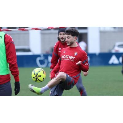 Fotos de la rueda de prensa de Rubén García y el entrenamiento de Osasuna de este jueves