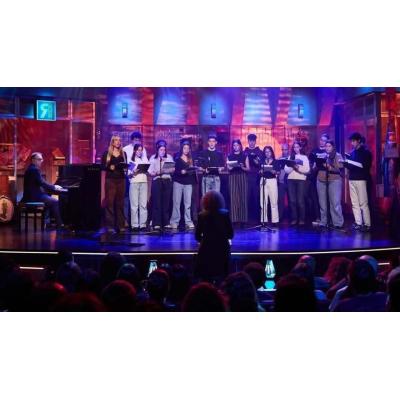 El euskera, en ‘La Revuelta’: el coro de ‘Los Domingos’ interpreta ‘Aitormena’, himno de la música vasca