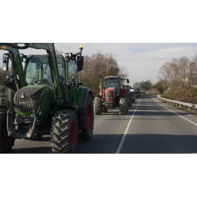 Agricultores y ganaderos llevan a las calles de Euskal Herria su enfado por el acuerdo de la UE con Mercosur