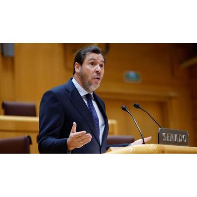 El PP recibe a Puente en el Senado con gritos de "dimisión" y acusa a Sánchez de ser un "cobarde"