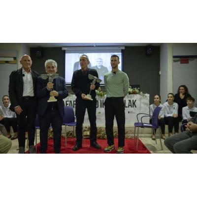 Atxaga y Muguruza reciben el Premio NIE 2025 por su aportación a la cultura y al euskera
