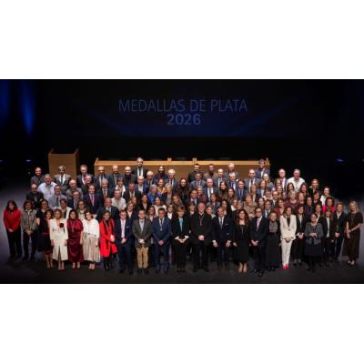 La Universidad de Navarra premia 25 años de trabajo: los 122 profesionales condecorados