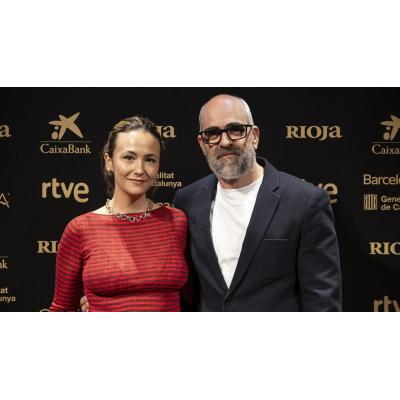 Luis Tosar y Rigoberta Bandini comparten su complicidad por Barcelona en el 'spot' oficial de los Premios Goya 2026