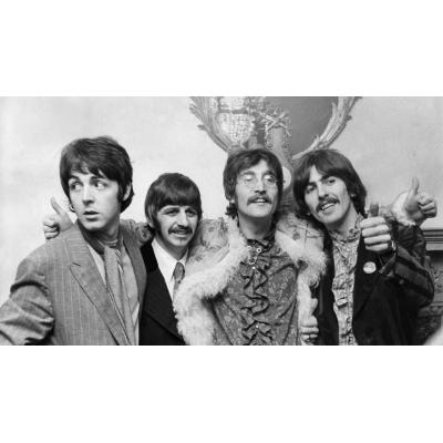 Se publican las primeras imágenes de los actores caracterizados en la saga de cuatro películas de 'The Beatles'