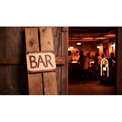 Un bar avisa a los mayores de 40 años de que no son bienvenidos