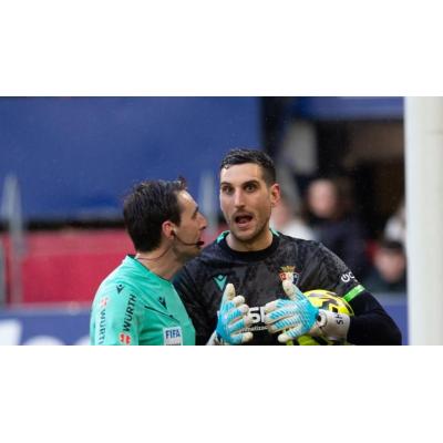 De Burgos se inventa un penalti y el VAR no entra