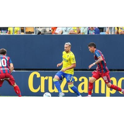 La delicada situación del exjugador de Osasuna, Javi Ontiveros: señalado en rueda de prensa por su entrenador